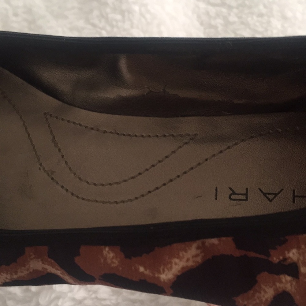 Tahari Flats in Animal Prints Unworn - Picture 5 of 5